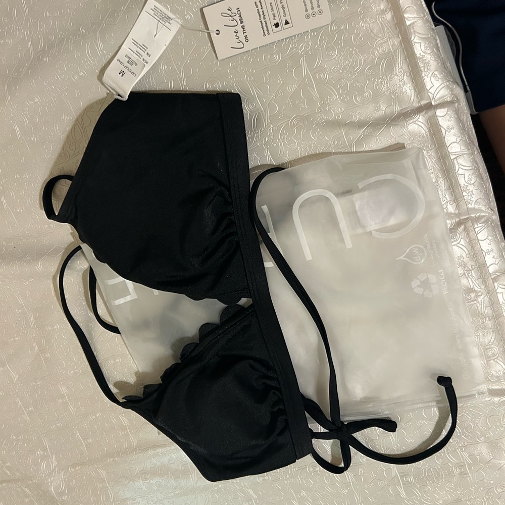 Cupshe triangle bikini top black with round half circles